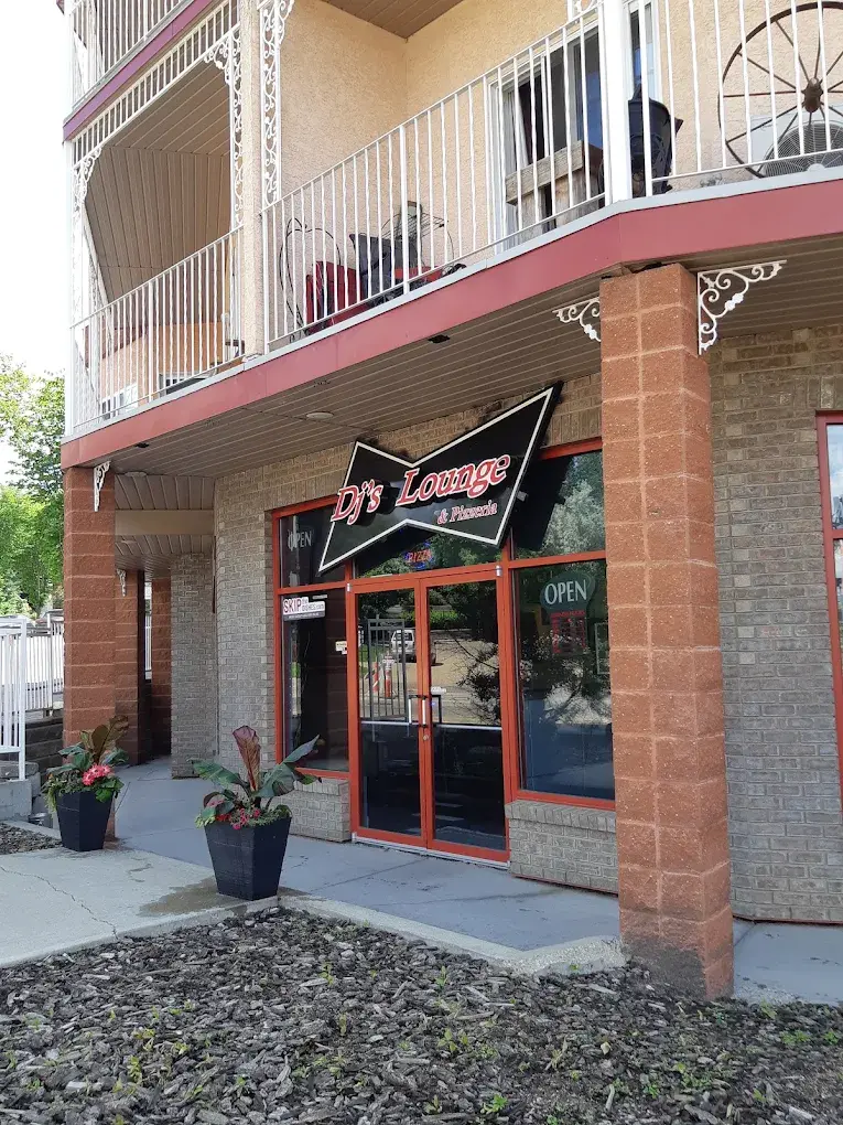 Experience delicious pizza and cocktails at DJ's Pizzeria & Lounge in St Albert